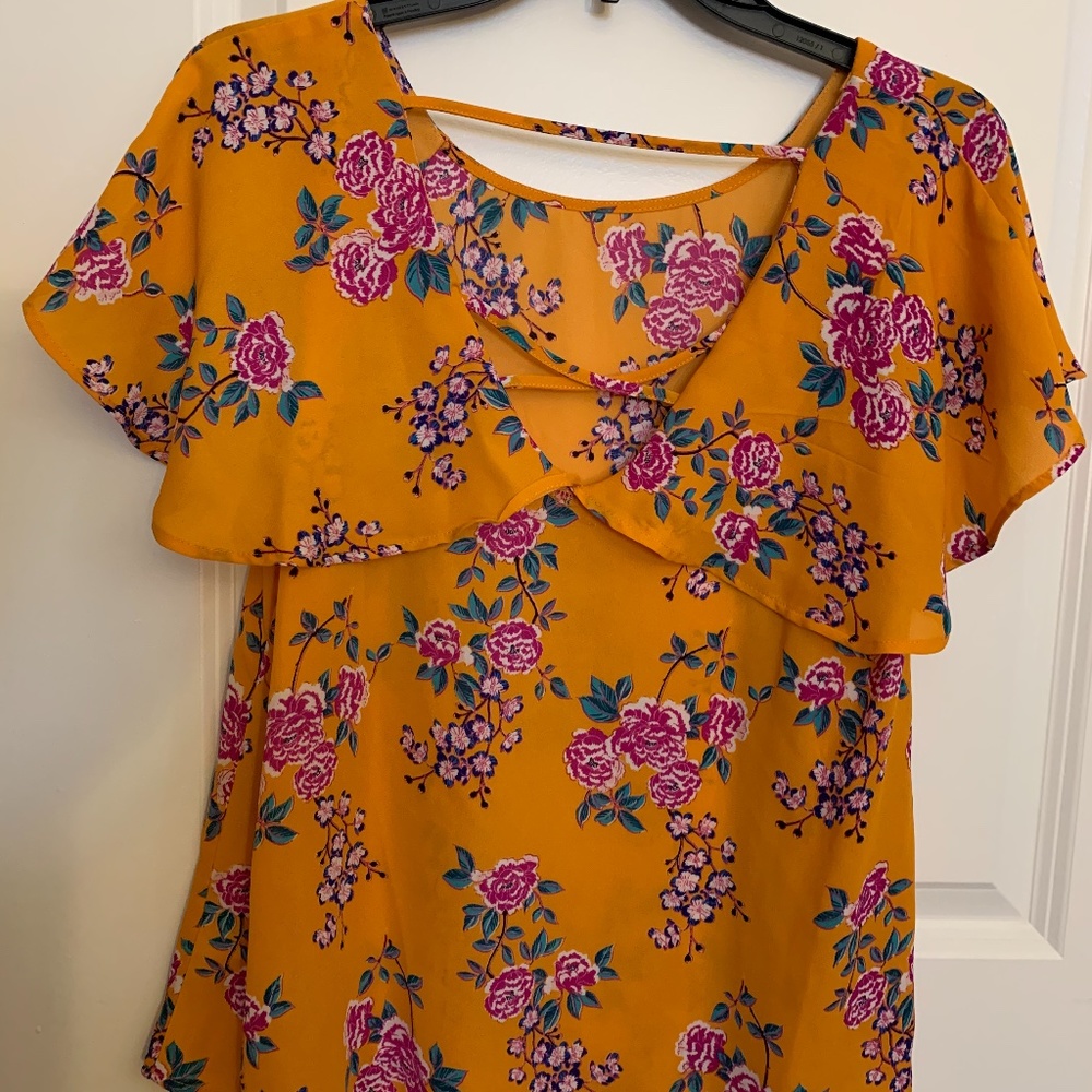 Blouse 💚 Floral Women’s Size Large Fluttering Sleeves